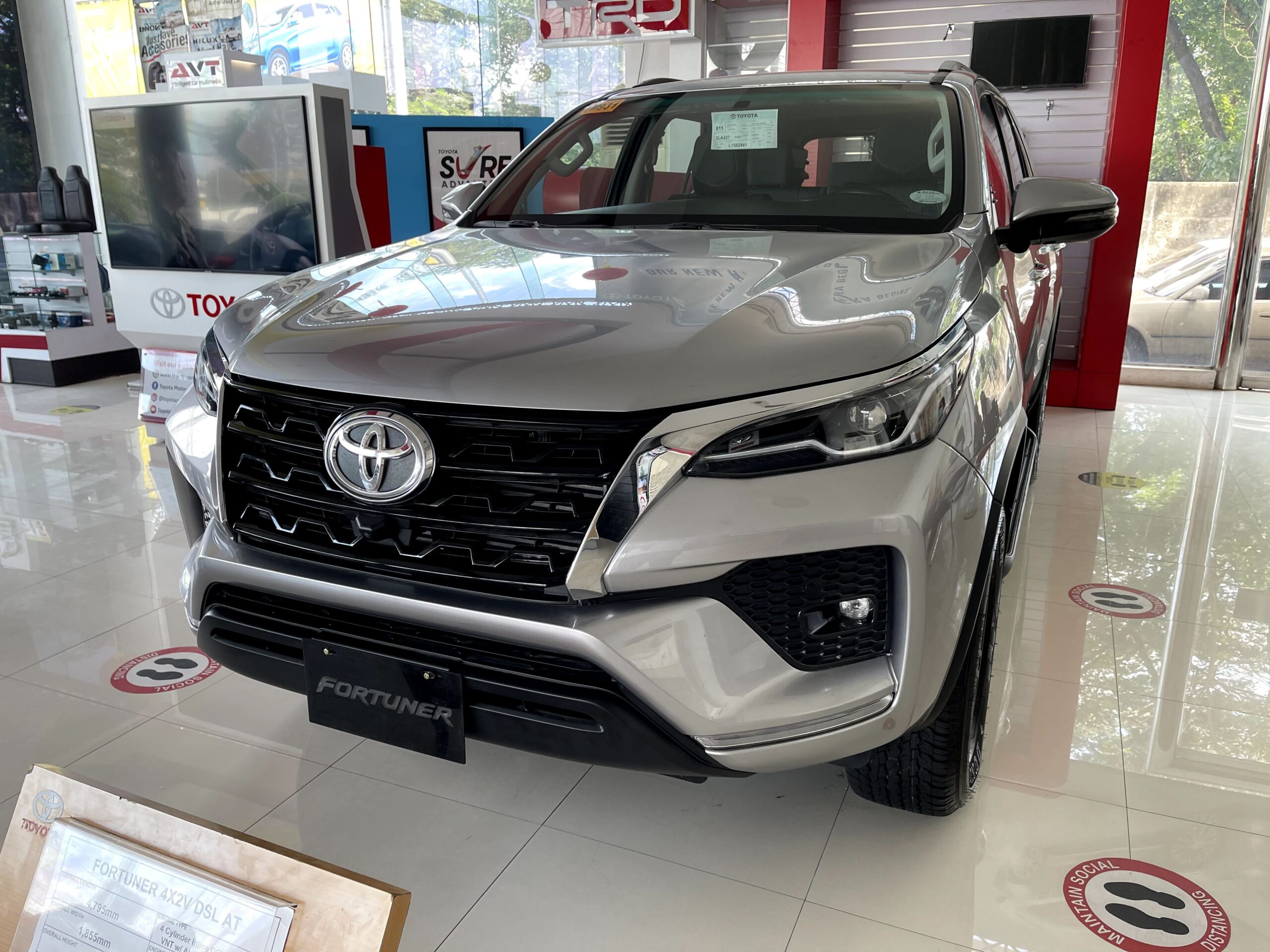 Toyota Fortuner 4x2 V AT - Silver